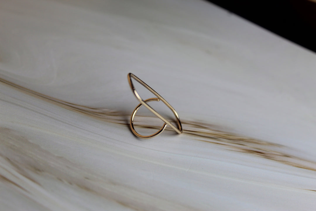 Claire Geometric Rectangle Wire Ring
