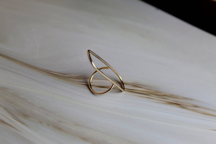 Claire Geometric Rectangle Wire Ring